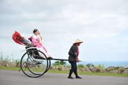 沖縄に一台しかない人力車！！ (10月20日)